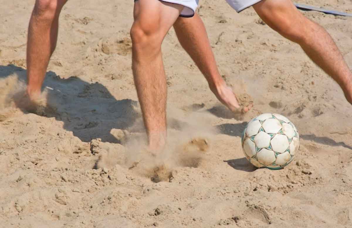 Beach soccer : un jeu sportif et ludique