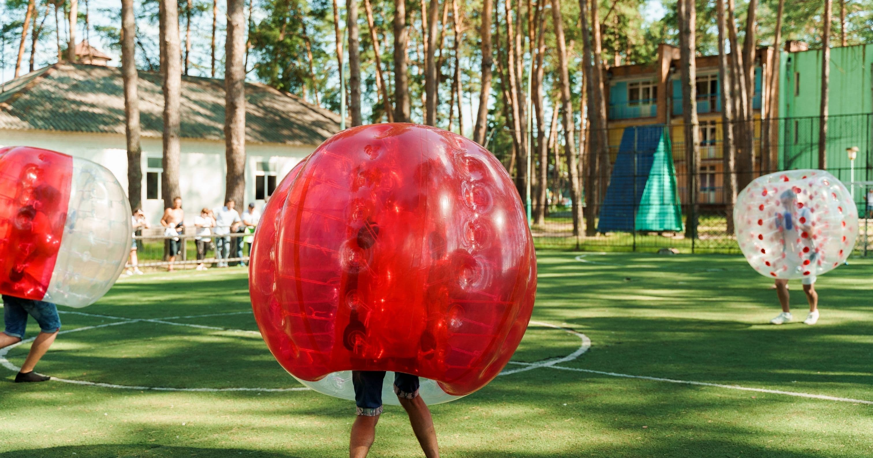 Pratiquer le foot dans une bulle : un jeu d'enfants !