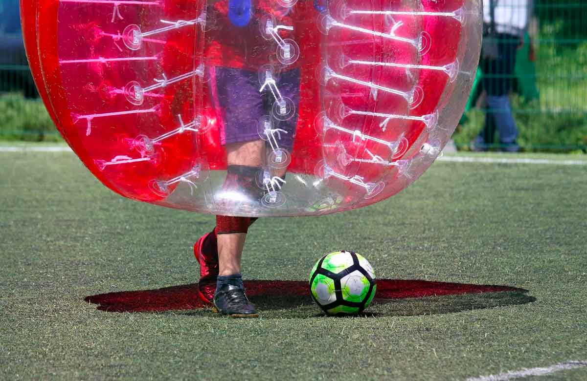 Partie de foot dans une bulle