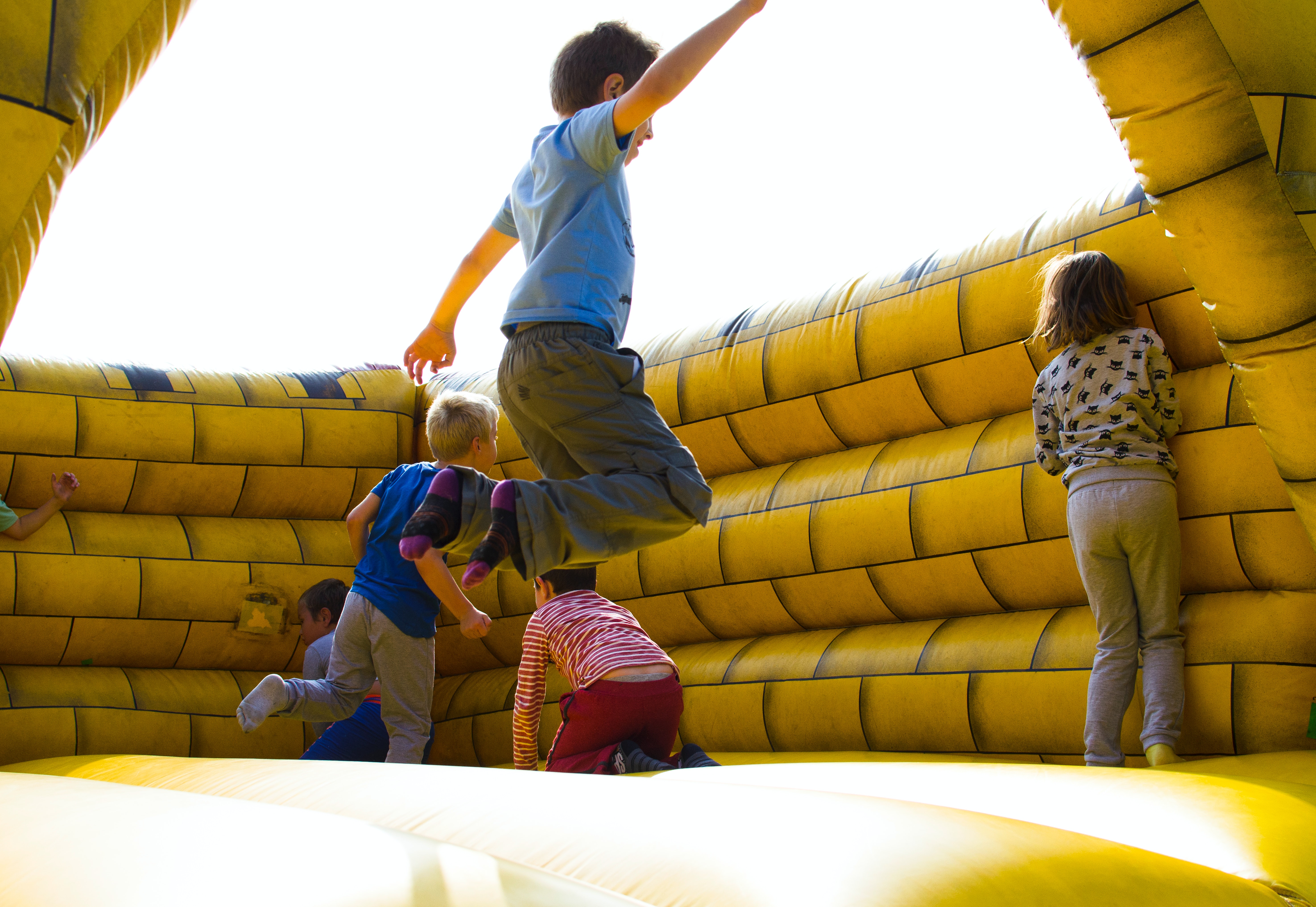 Château trampoline : la structure gonflable préférée des enfants